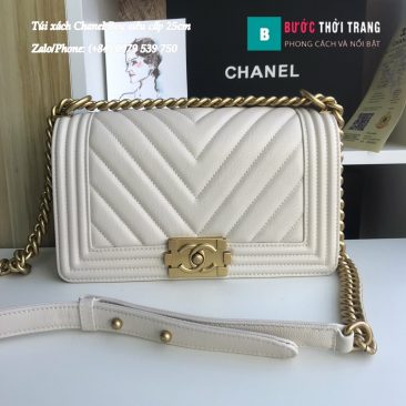 Túi Xách Chanel Boy Siêu Cấp Vân V màu trắng tag vàng 25cm - A67086